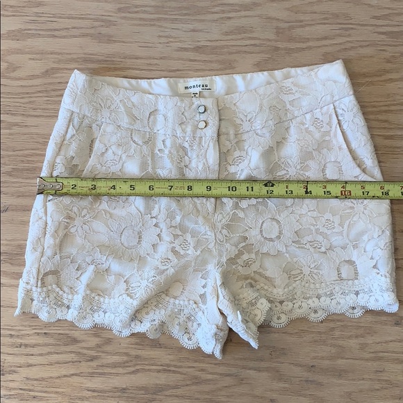 Cream lace shorts - Picture 4 of 5
